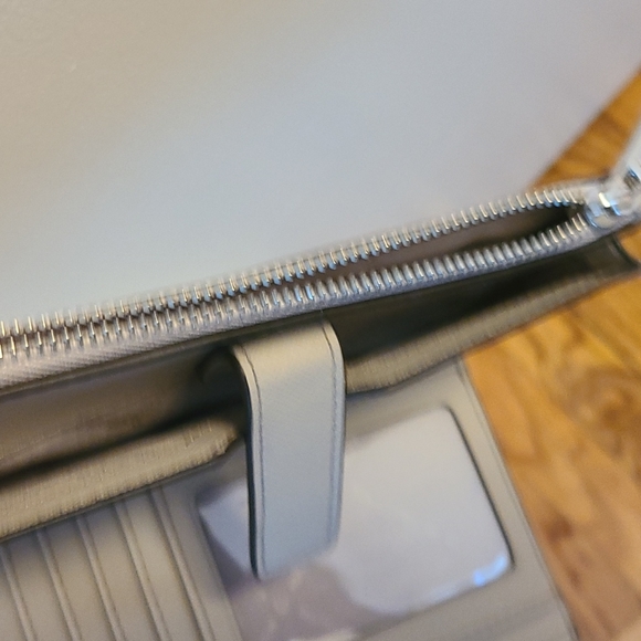 Gray/neutral Michael Kors Double-zip Jet Set wristlet - Picture 8 of 9